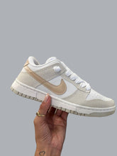 Carregar imagem no visualizador da galeria, Tênis Nike Dunk Low - Gliter