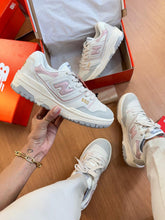 Carregar imagem no visualizador da galeria, Tênis New Balance 550 - Branco/Rosa