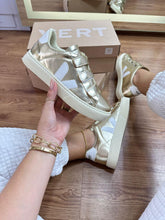 Carregar imagem no visualizador da galeria, Tênis Vert com Velcro - Dourado
