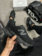 Carregar imagem no visualizador da galeria, New Balance 9060 – All Black