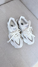 Carregar imagem no visualizador da galeria, New Balance 9060 – Cinza/Marrom