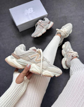 Carregar imagem no visualizador da galeria, New Balance 9060 – Bege/Caramelo