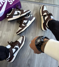 Carregar imagem no visualizador da galeria, Nike SB Dunk Low – Marrom & Preto