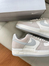 Carregar imagem no visualizador da galeria, Nike Air Force 1 - Gelo/Cinza