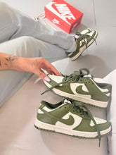 Carregar imagem no visualizador da galeria, Nike Dunk Low “Musgo”