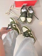 Carregar imagem no visualizador da galeria, Nike Dunk Low “Musgo”