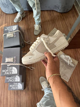 Carregar imagem no visualizador da galeria, Dunk Low Collab The North Face - Bege