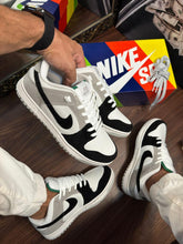 Carregar imagem no visualizador da galeria, Tênis Nike Dunk Low - Chlorophyll