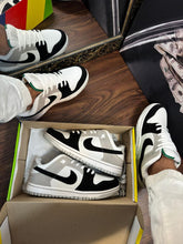 Carregar imagem no visualizador da galeria, Tênis Nike Dunk Low - Chlorophyll