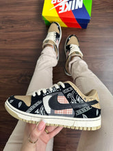 Carregar imagem no visualizador da galeria, Tênis Nike Dunk Low cactus x Travis Scott