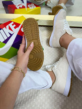 Carregar imagem no visualizador da galeria, Tênis Nike Dunk Low - Bege