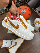 Carregar imagem no visualizador da galeria, Tênis Air Force 1- Lakers/Mostarda