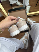 Carregar imagem no visualizador da galeria, Tênis Nike Jordan Low 1 - Amendoa