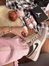 Carregar imagem no visualizador da galeria, Tênis Air Jordan Low - Rose/Café