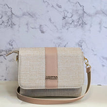 Carregar imagem no visualizador da galeria, Bolsa Arezzo Palha – Rosé
