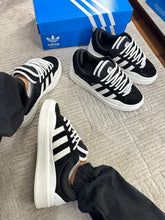 Carregar imagem no visualizador da galeria, Tênis Adidas Bad Bunny X Campus - Tradicional