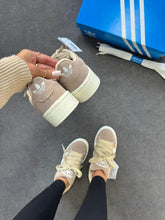Carregar imagem no visualizador da galeria, Tênis Adidas Campus – Off White & Bege