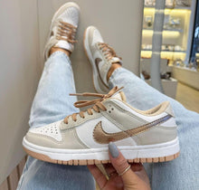 Carregar imagem no visualizador da galeria, Tênis Dunk Low - Bege/Cobre