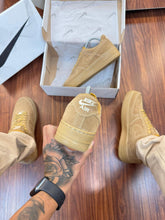 Carregar imagem no visualizador da galeria, Tênis Nike Air Force 1 - Caramelo/Camurça