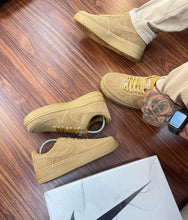 Carregar imagem no visualizador da galeria, Tênis Nike Air Force 1 - Caramelo/Camurça