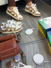 Carregar imagem no visualizador da galeria, Tênis Dunk Low - Off White/Caramelo