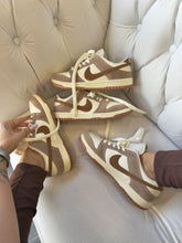 Carregar imagem no visualizador da galeria, Tênis Dunk Low - Off White/Caramelo