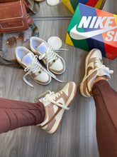 Carregar imagem no visualizador da galeria, Tênis Dunk Low - Off White/Caramelo