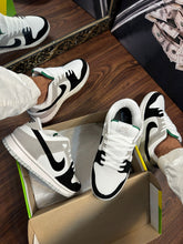 Carregar imagem no visualizador da galeria, Tênis Nike Dunk Low - Chlorophyll