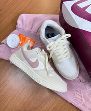 Carregar imagem no visualizador da galeria, Tênis Dunk Low - Cinza/Rose