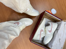 Carregar imagem no visualizador da galeria, Tênis Dunk Low - Cinza/Rose