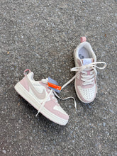 Carregar imagem no visualizador da galeria, Nike Court Borough Low Recraft – Rose