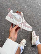 Carregar imagem no visualizador da galeria, Nike Court Borough Low Recraft – Rose