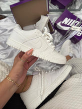 Carregar imagem no visualizador da galeria, Tênis Nike Dunk - Branco - Cadarço Corda