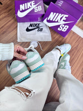 Carregar imagem no visualizador da galeria, Tênis Nike Dunk Low - Menta