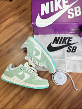Carregar imagem no visualizador da galeria, Tênis Nike Dunk Low - Menta