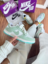 Carregar imagem no visualizador da galeria, Tênis Nike Dunk Low - Menta