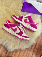 Carregar imagem no visualizador da galeria, Tênis Nike Dunk Low - Rosa - 3 Cadarços