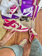 Carregar imagem no visualizador da galeria, Tênis Nike Dunk Low - Rosa - 3 Cadarços