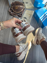 Carregar imagem no visualizador da galeria, Adidas Dymond – Off & Bege