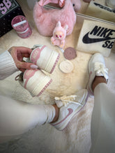 Carregar imagem no visualizador da galeria, \Nike Dunk Low – Flamingo