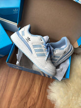 Carregar imagem no visualizador da galeria, Tênis Adidas Forum Low - Branco/Azul