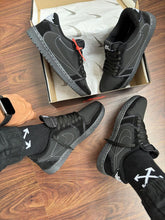 Carregar imagem no visualizador da galeria, Tênis Nike Jordan x Travis - Preto/Camurça