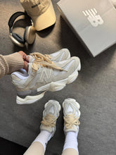 Carregar imagem no visualizador da galeria, New Balance 9060 – Bege & Cinza