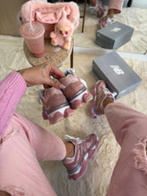 Carregar imagem no visualizador da galeria, New Balance 9060 - Rosa