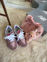Carregar imagem no visualizador da galeria, New Balance 9060 - Rosa