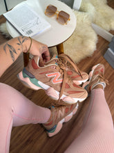 Carregar imagem no visualizador da galeria, Tênis New Balance 9060 - Salmão