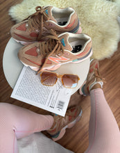 Carregar imagem no visualizador da galeria, Tênis New Balance 9060 - Salmão