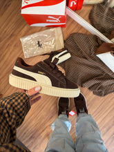 Carregar imagem no visualizador da galeria, Puma Suede Plataforma – Marrom Escuro