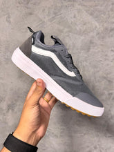 Carregar imagem no visualizador da galeria, Vans UltraRange RapidWeld - GRAY