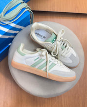 Carregar imagem no visualizador da galeria, Adidas Samba - Branco/Verde